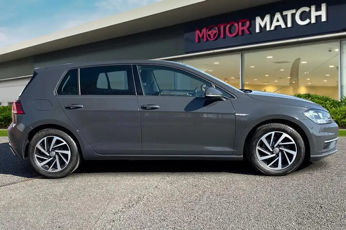 2019-volkswagen-golf-15-tsi-match-130ps-hatchback-5d-big-2
