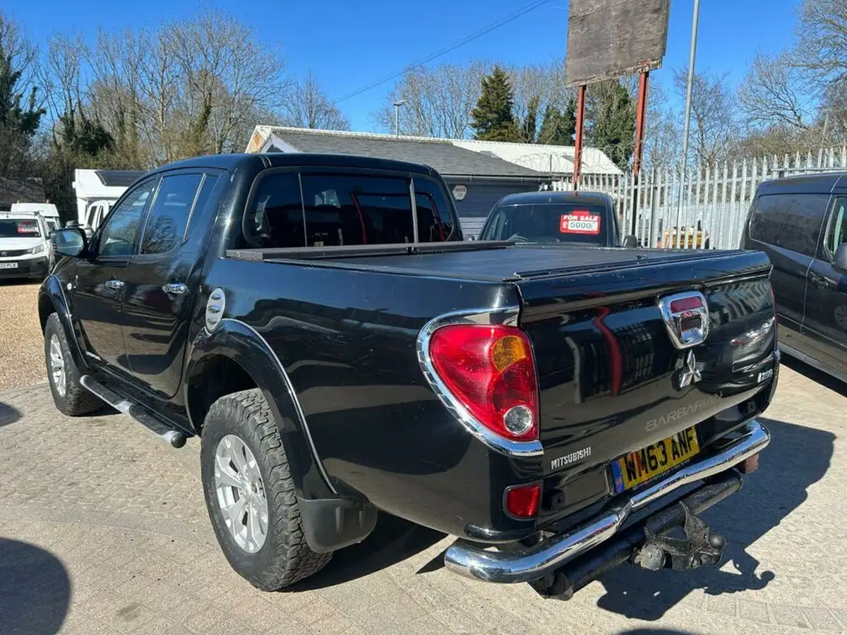 2013-mitsubishi-l200-big-28