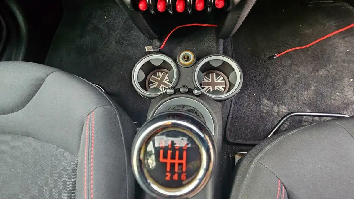 2011-mini-cooper-16-john-cooper-works-211bhp-coupe-3d-big-13