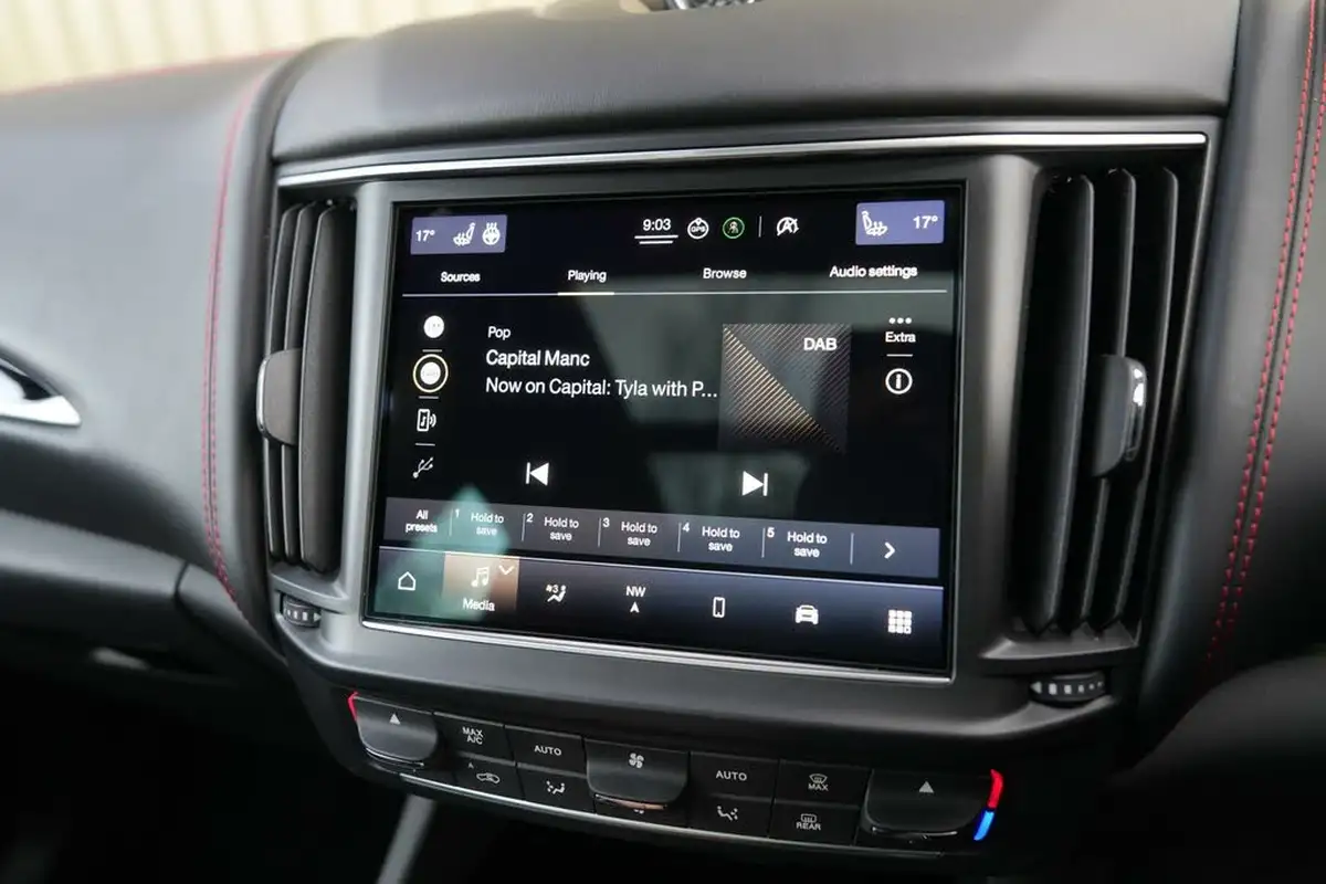 2021-maserati-levante-30-gransport-big-42