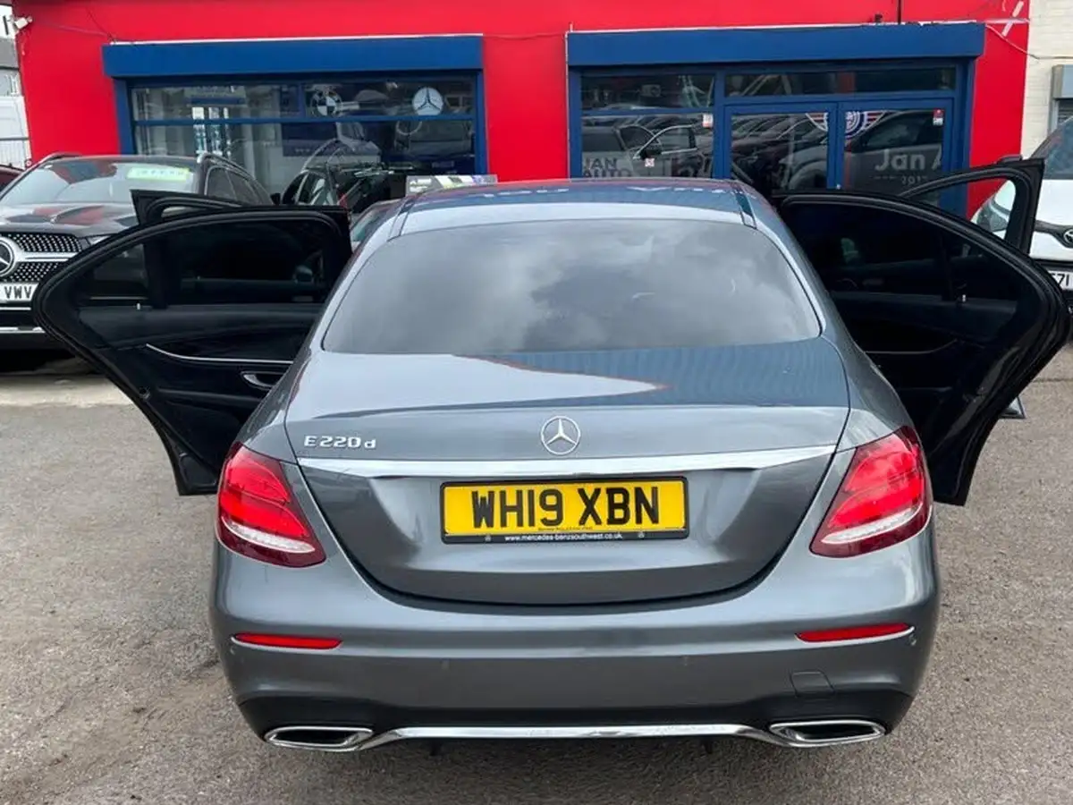 2019-mercedes-benz-e-class-20d-e220d-amg-line-saloon-4d-plus-big-36