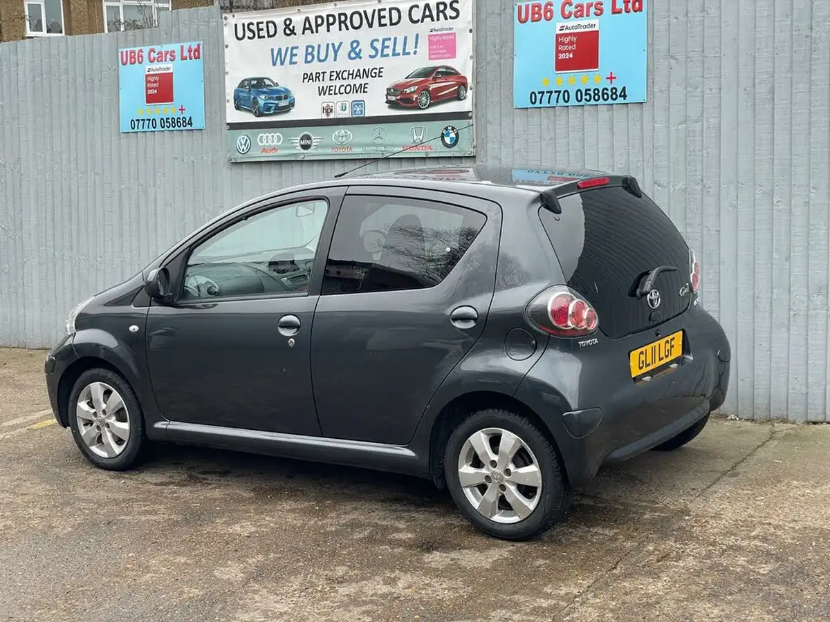 2011-toyota-aygo-10-aygo-go-vvt-i-5d-big-22