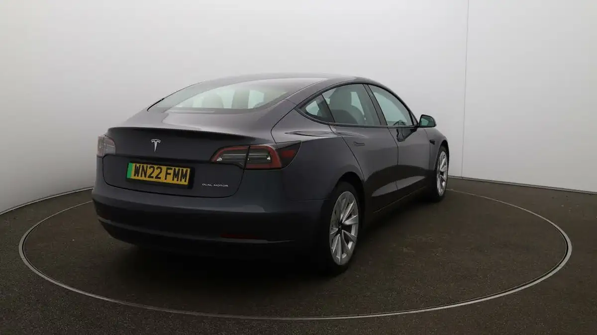 2022-tesla-model-3-e-long-range-big-53