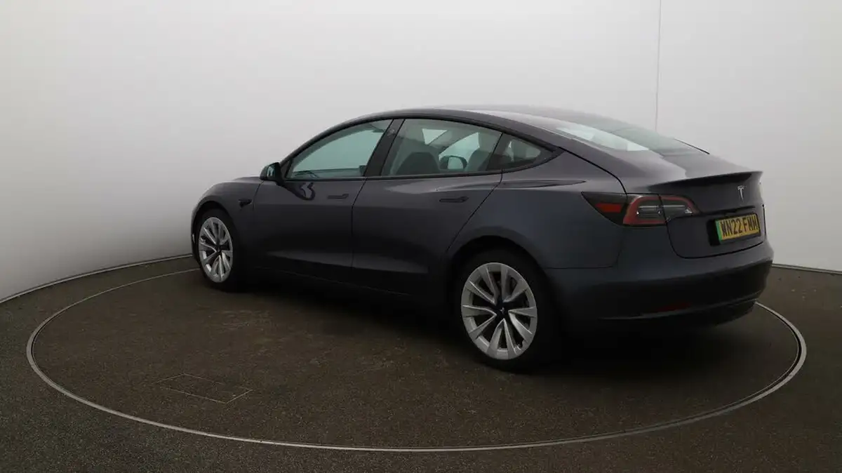 2022-tesla-model-3-e-long-range-big-5