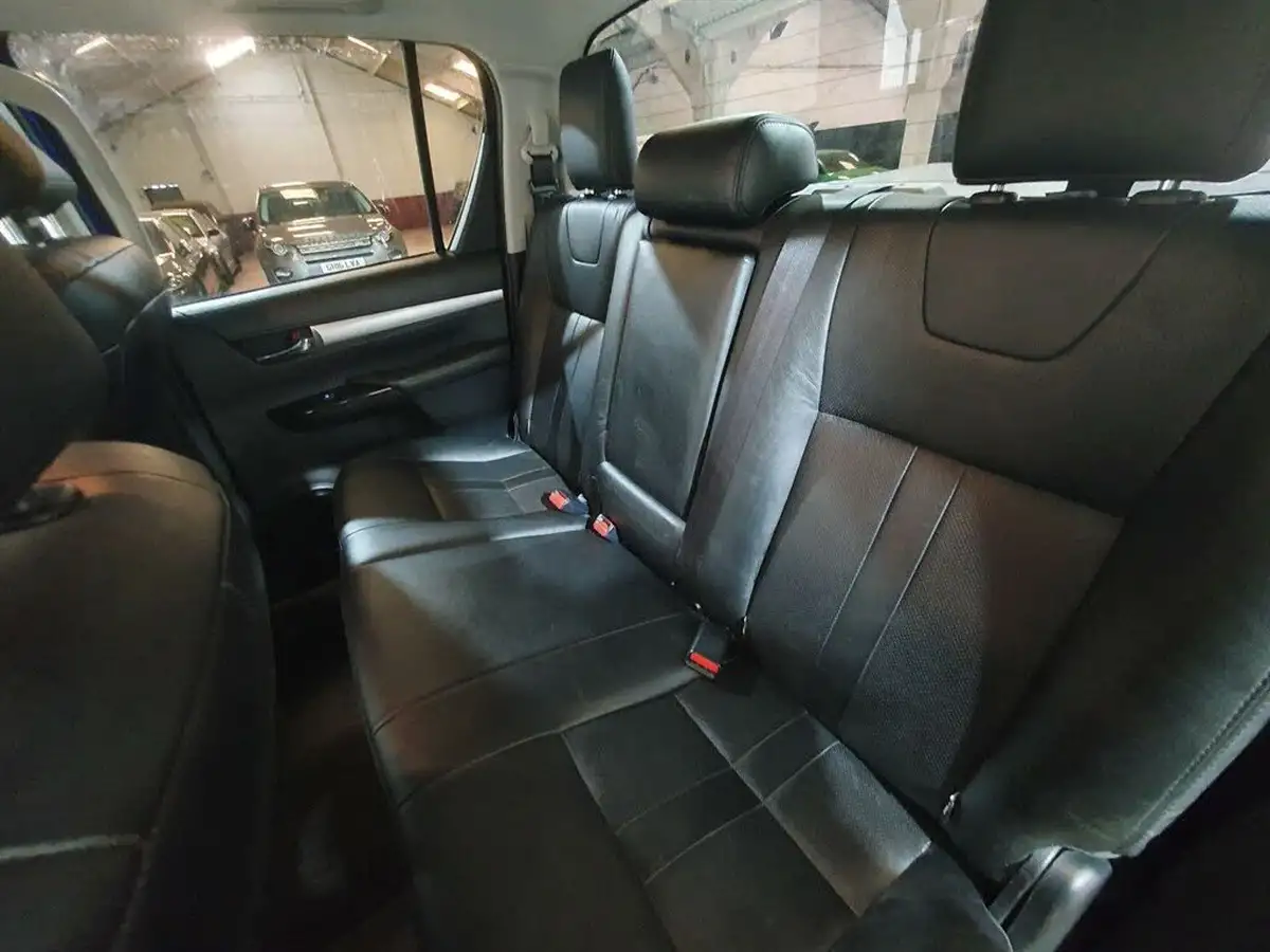 2016-toyota-hi-lux-24d-invincible-x-auto-big-8
