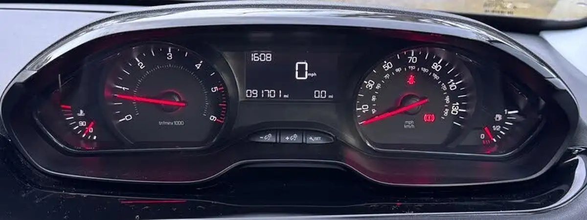2013-peugeot-208-14td-access-14hdi-3d-big-18