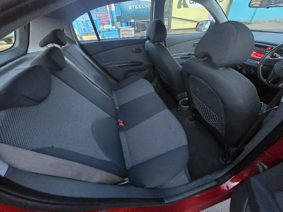 2010-kia-rio-14-strike-auto-big-14