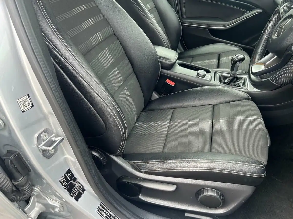 2019-mercedes-benz-gla-class-16-gla-180-urban-edition-ss-big-11