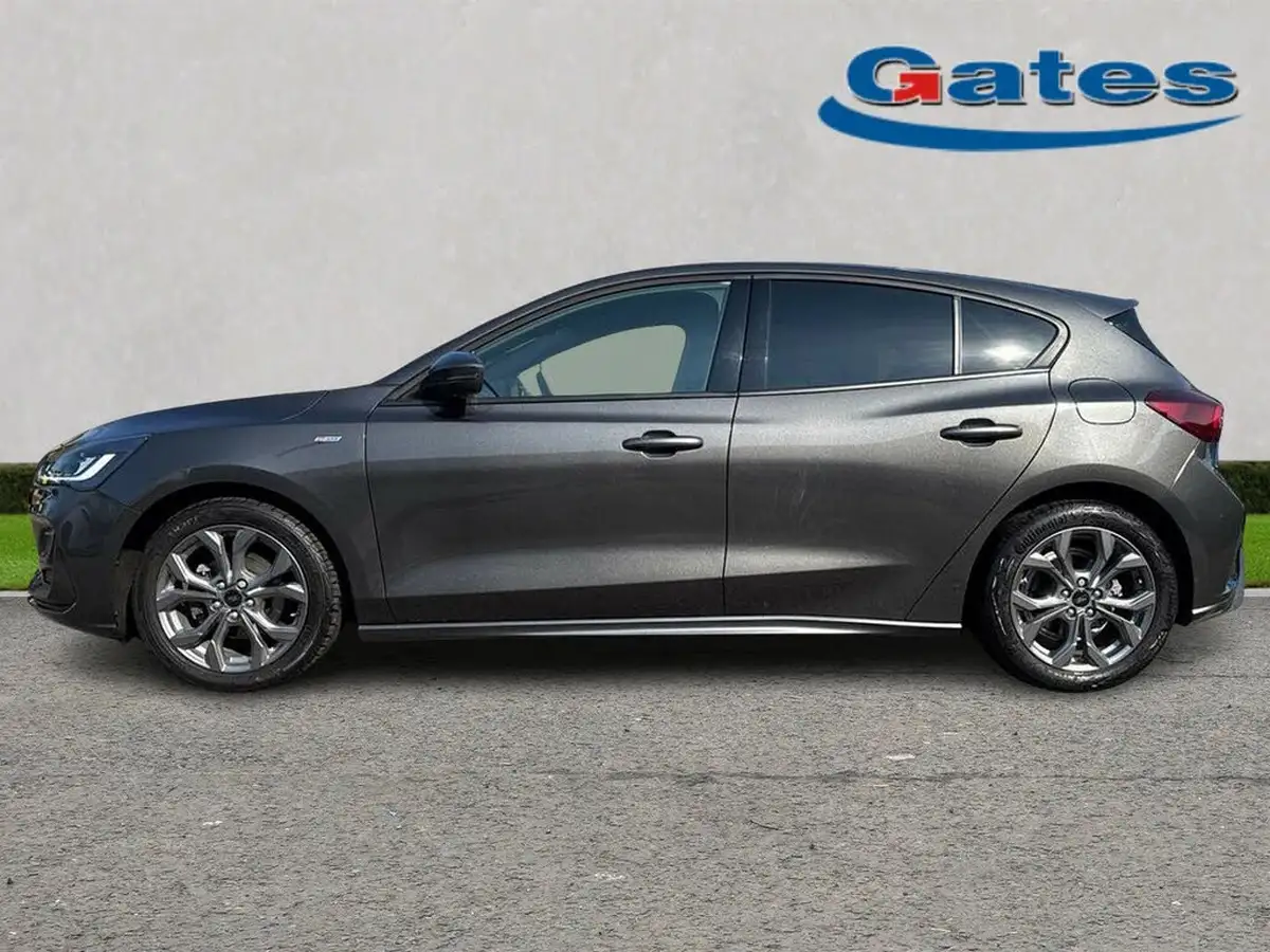2022-ford-focus-10t-st-line-125ps-hatchback-big-3
