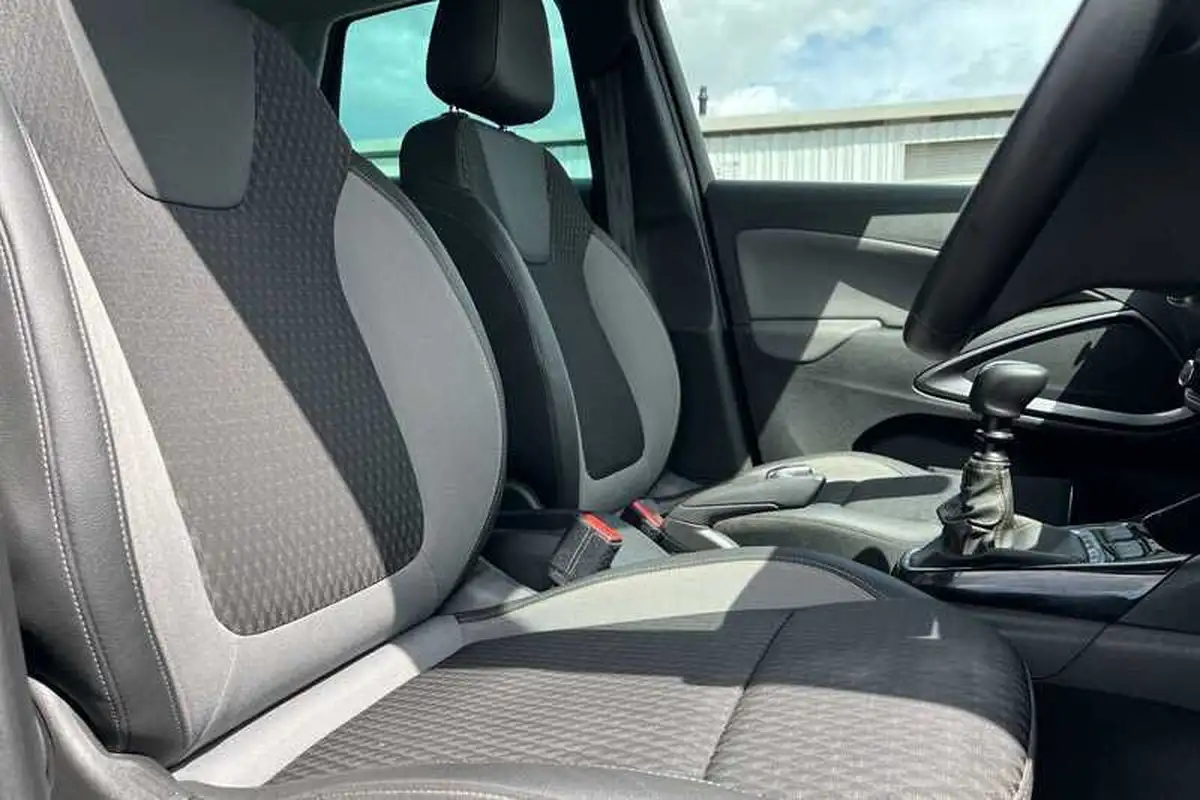 2020-vauxhall-crossland-x-12-elite-130ps-turbo-big-22