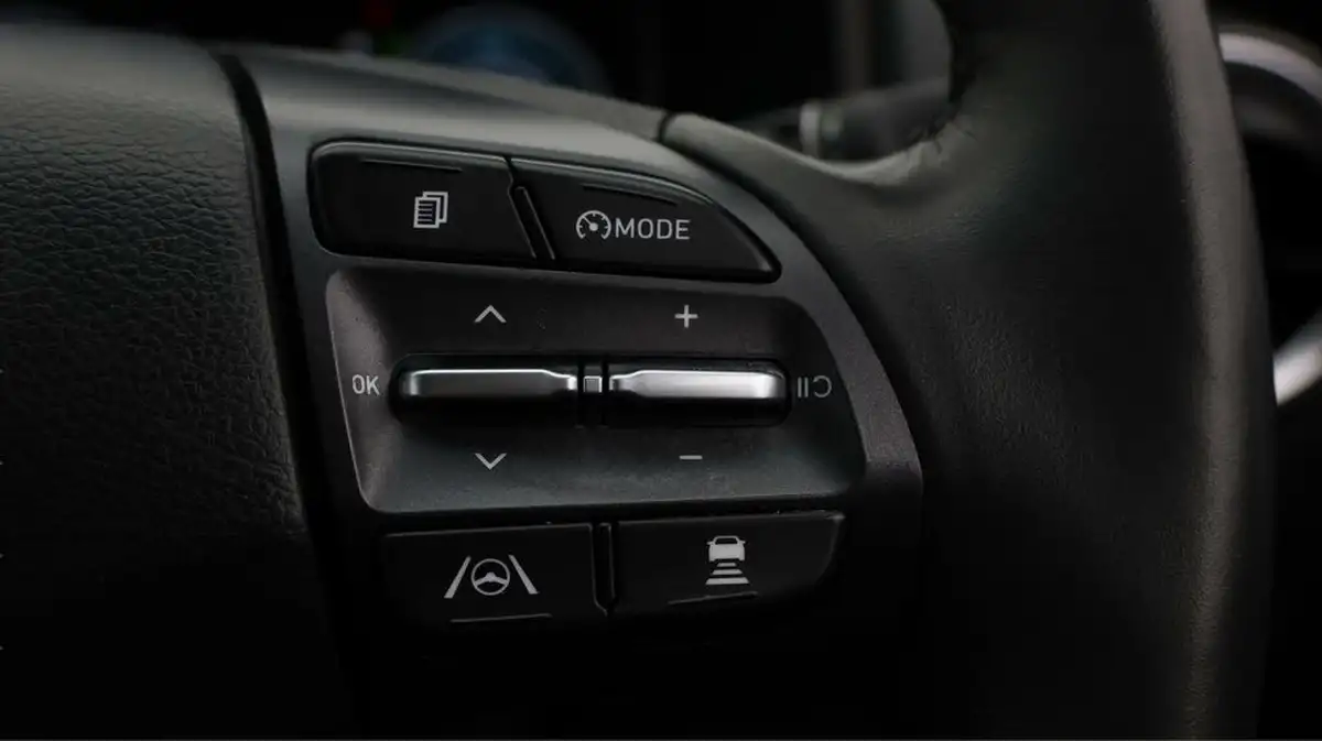 2023-hyundai-kona-16-gdi-premium-big-23