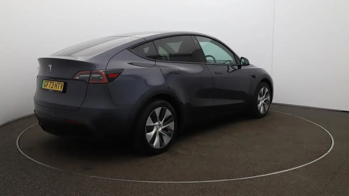 2023-tesla-model-y-e-rwd-big-52