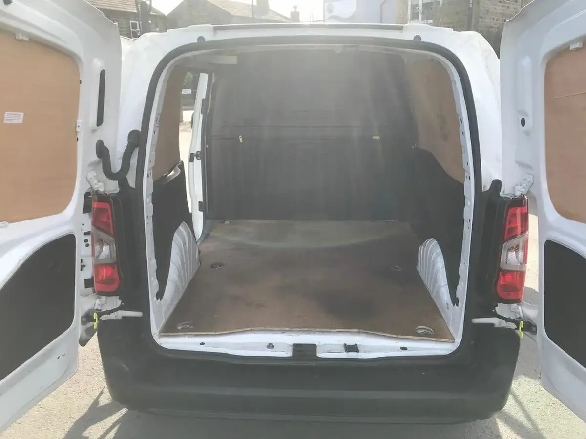 2020-peugeot-partner-15-bluehdi-1000-professional-100ps-eu6dt-panel-big-14