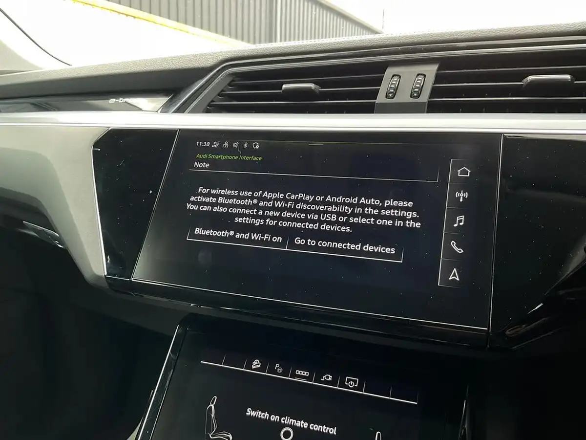 2022-audi-e-tron-55e-technik-station-wagon-big-40