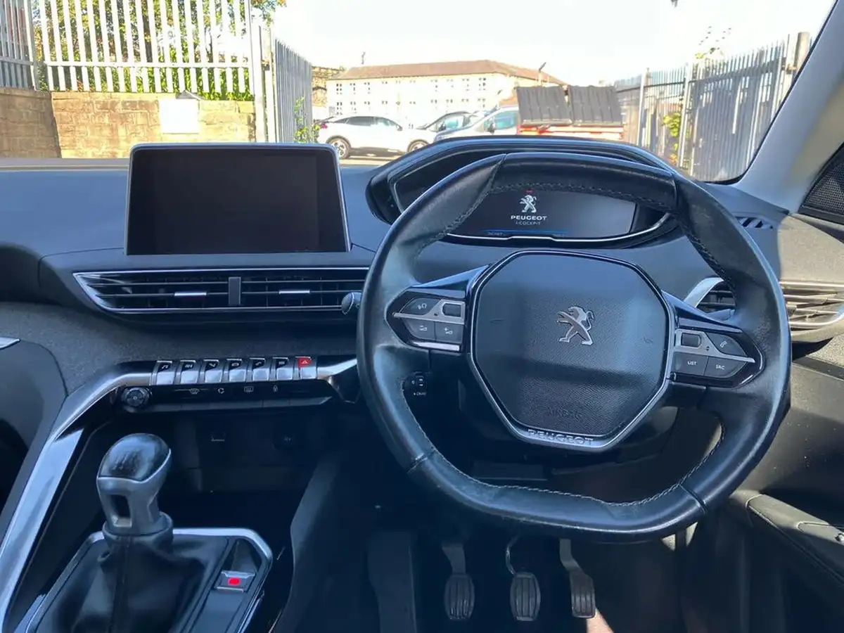 2020-peugeot-5008-suv-12-puretech-allure-big-16