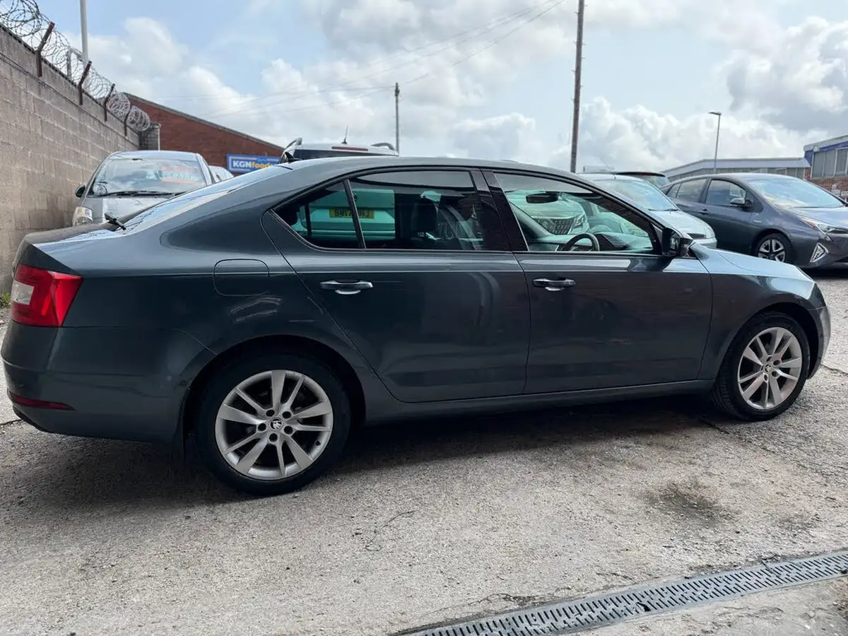 2017-skoda-octavia-16tdi-se-l-115ps-hatchback-1596cc-dsg-big-4