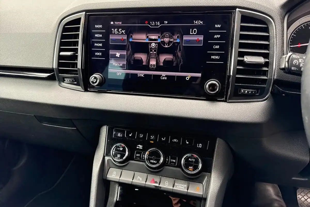 2020-skoda-karoq-15-tsi-se-l-big-18