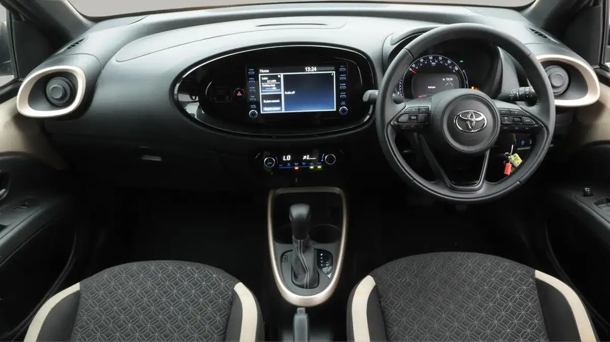 2022-toyota-aygo-x-10-vvt-i-edge-cvt-big-13