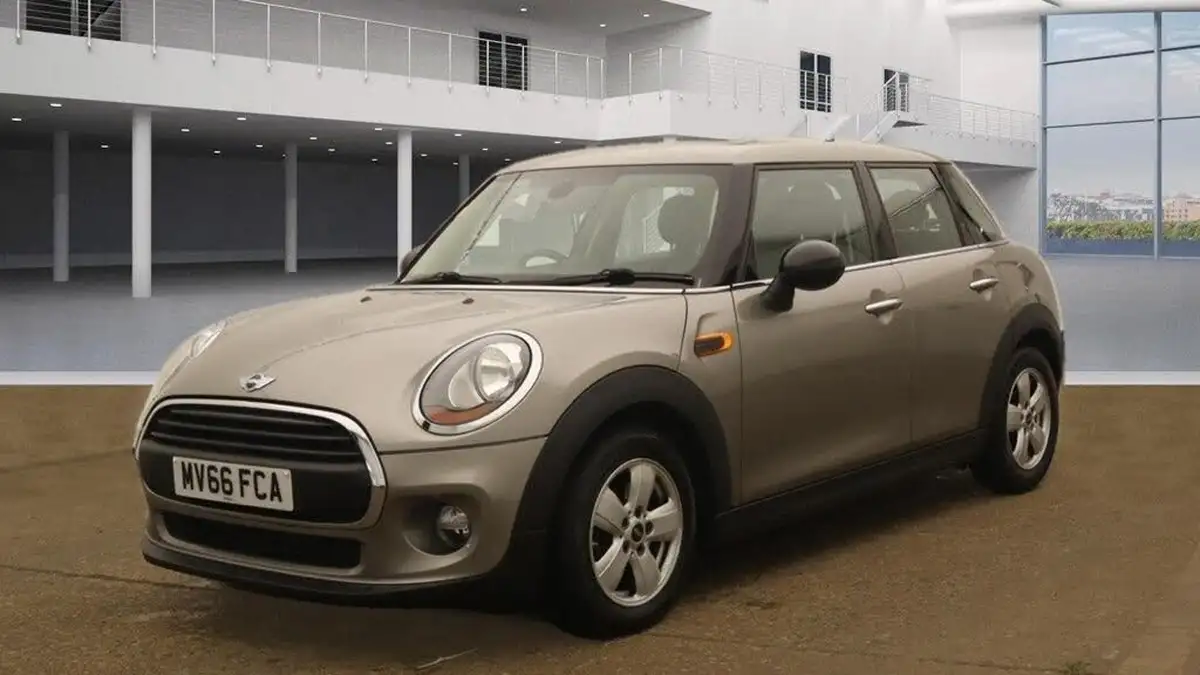 2016-mini-cooper-12-one-5d-big-4