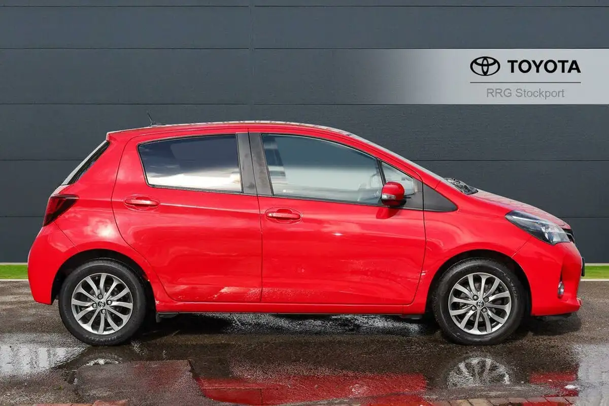 2016-toyota-yaris-10-vvt-i-icon-5d-big-15