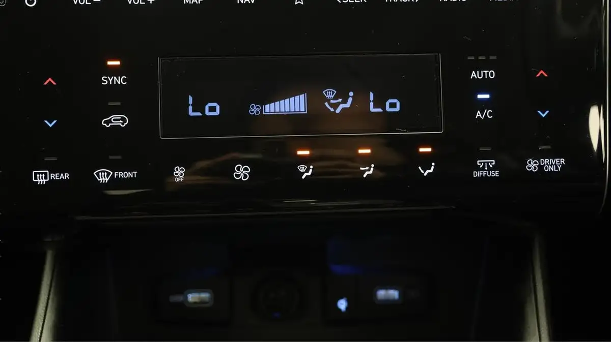 2023-hyundai-tucson-16-t-gdi-premium-230ps-hybrid-auto-big-12