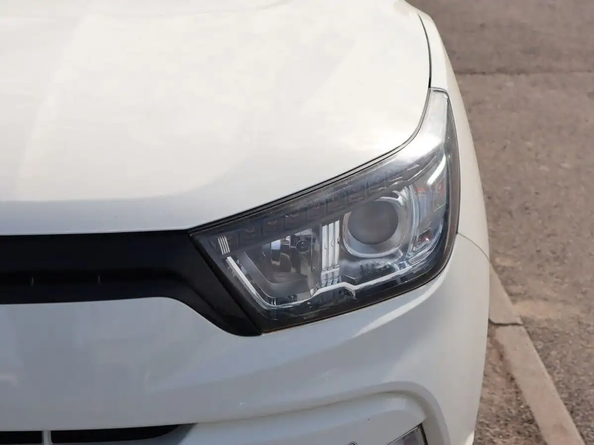 2015-kgm-ssangyong-tivoli-16-elx-big-12