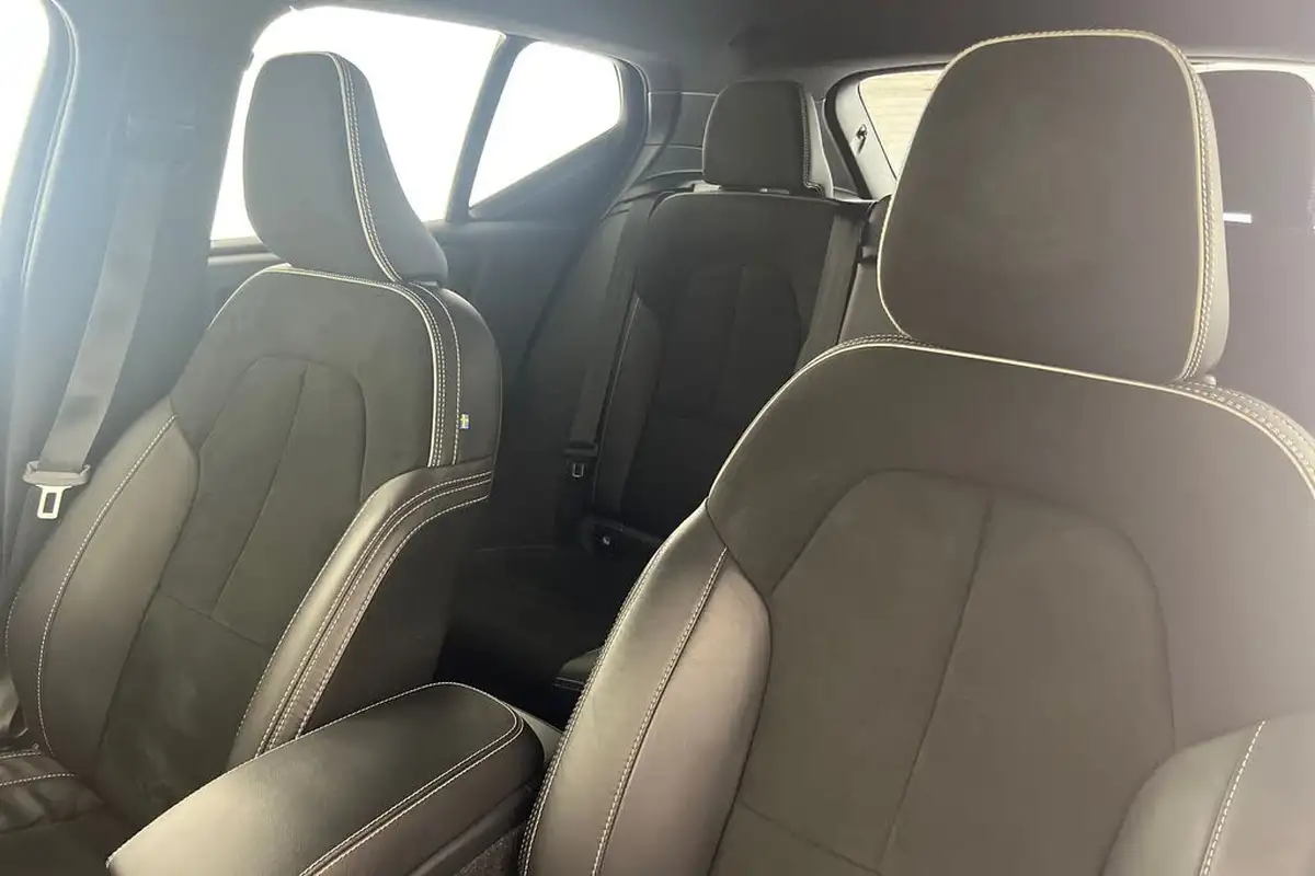 2022-volvo-xc40-15-t3-r-design-auto-big-28