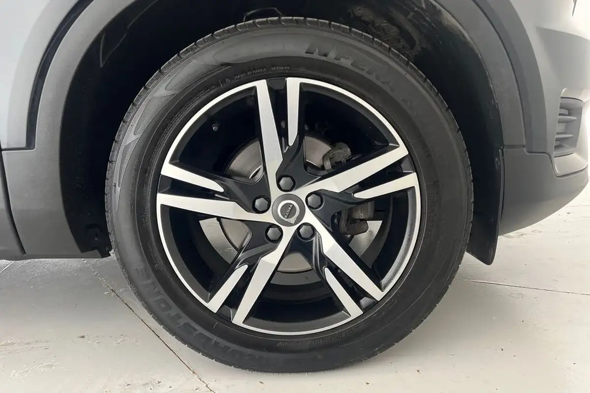 2022-volvo-xc40-15-t3-r-design-auto-big-4