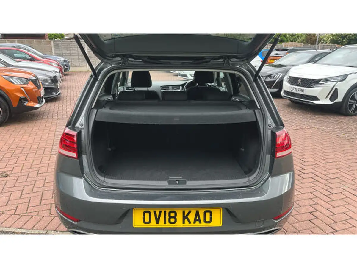 2018-volkswagen-golf-10-tsi-se-nav-110ps-ss-hatchback-5d-big-3