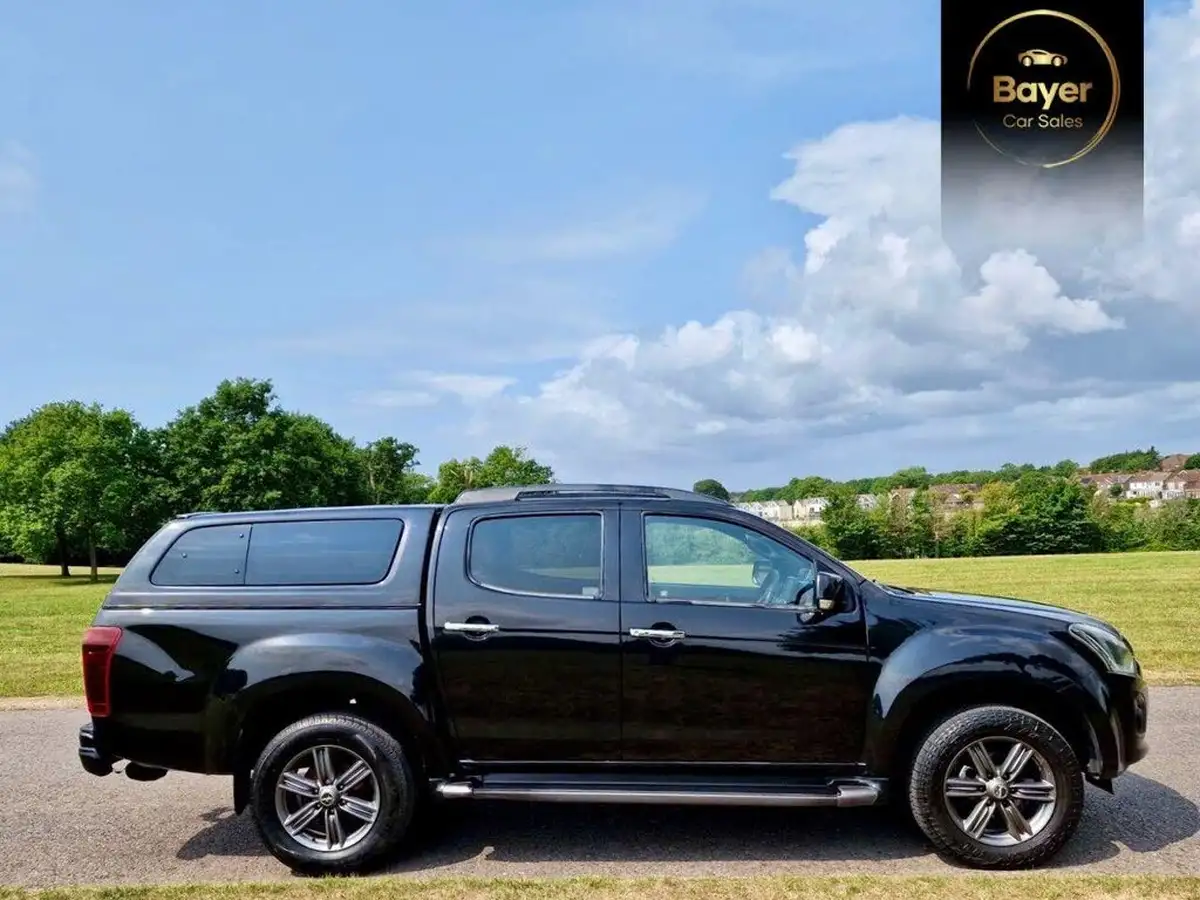 2017-isuzu-d-max-19td-blade-auto-big-2