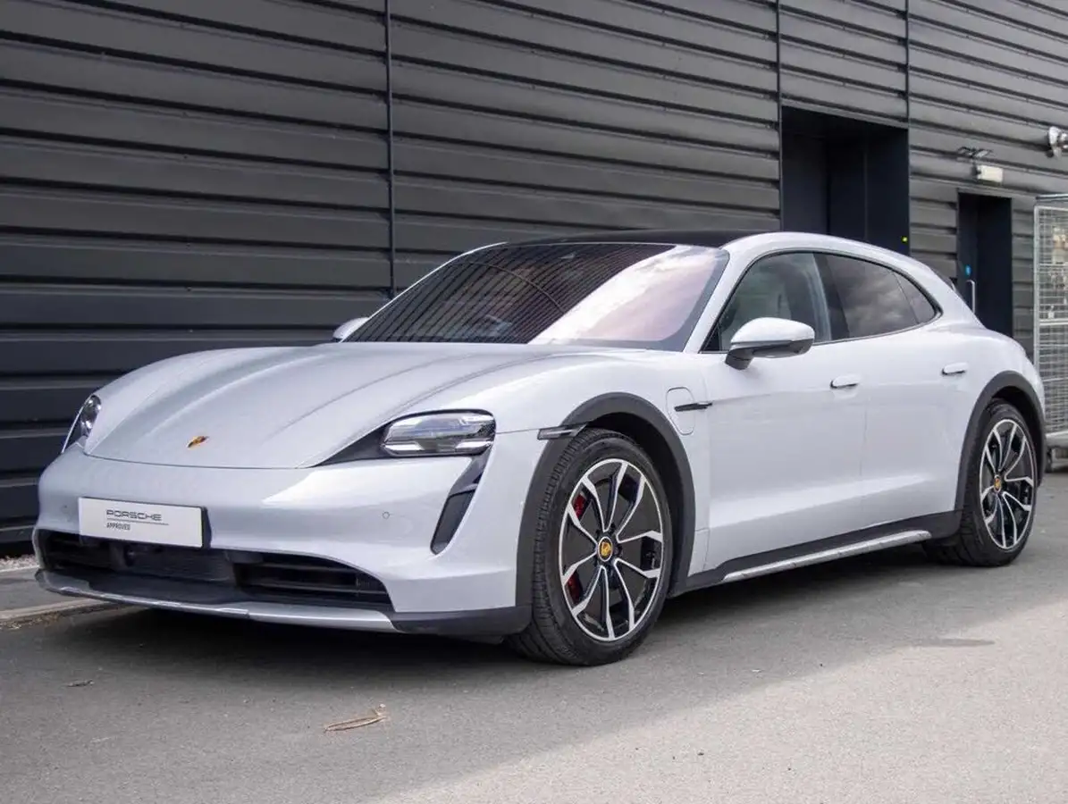 2023-porsche-taycan-e-4s-cross-turismo-big-15