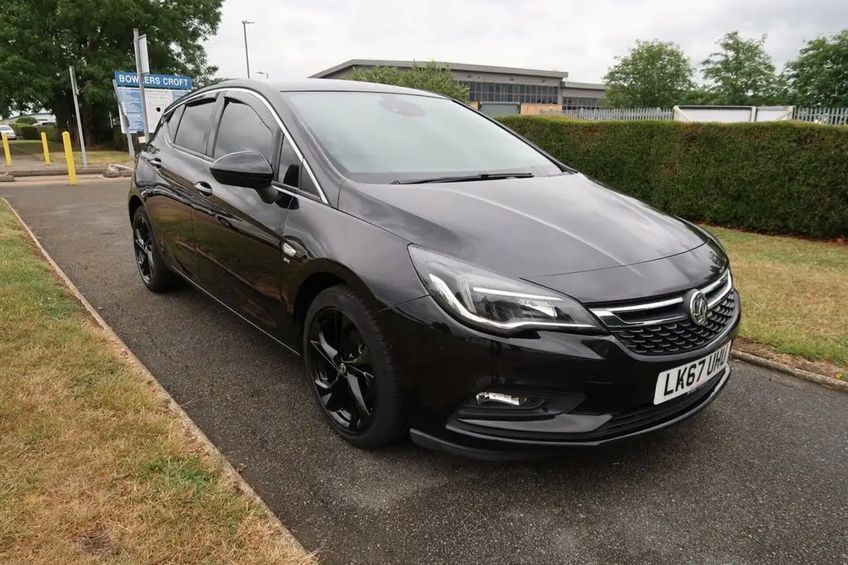 2017-vauxhall-astra-14i-16v-turbo-sri-nav-150ps-hatchback-big-2