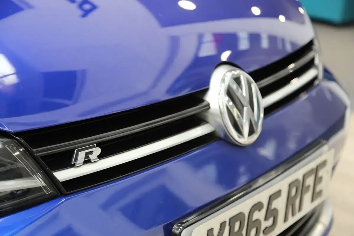 2015-volkswagen-golf-20-tsi-r-hatchback-5d-big-24