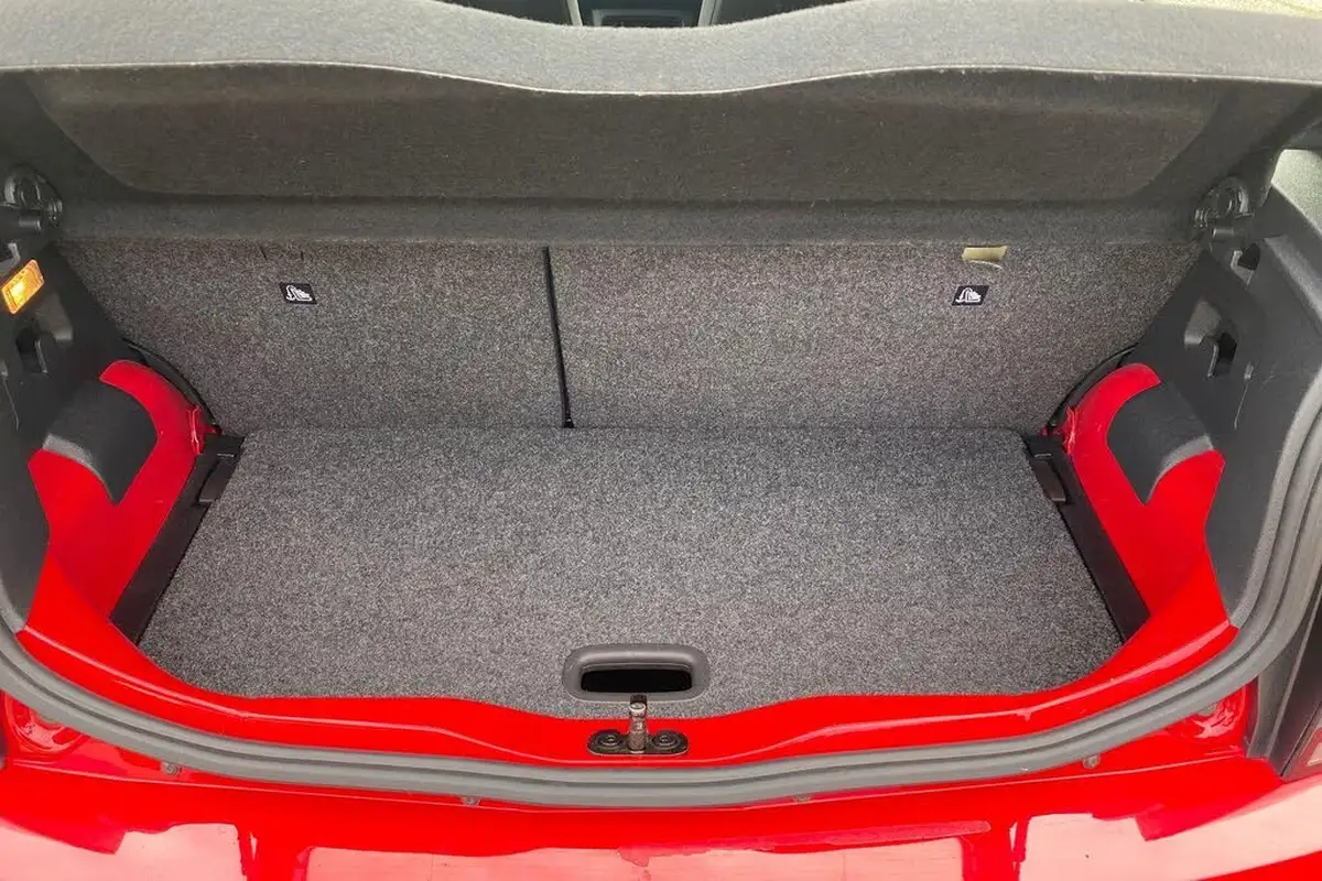 2018-volkswagen-up-10-move-up-5d-big-43
