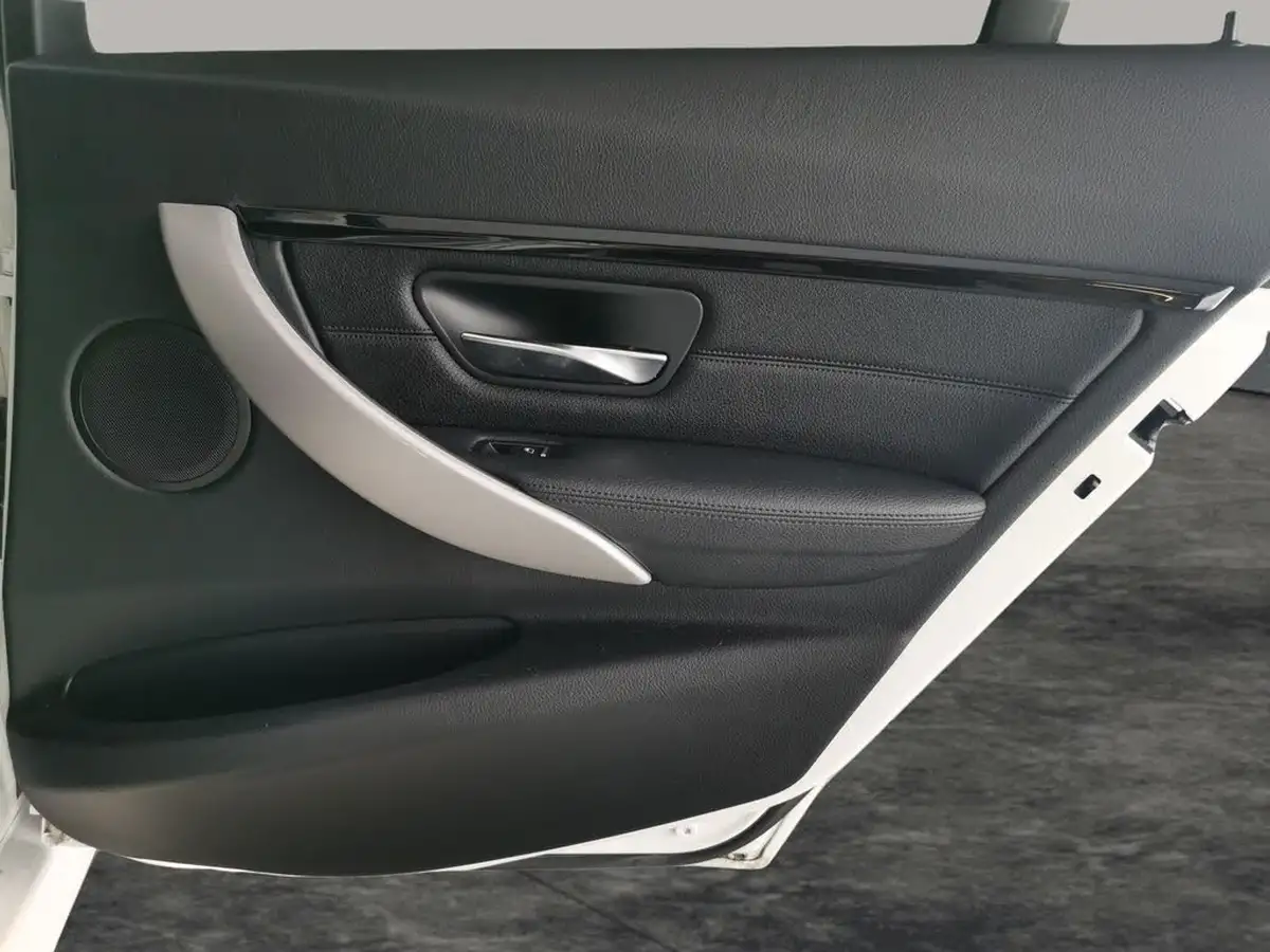 2018-bmw-3-series-20-330e-m-sport-big-36