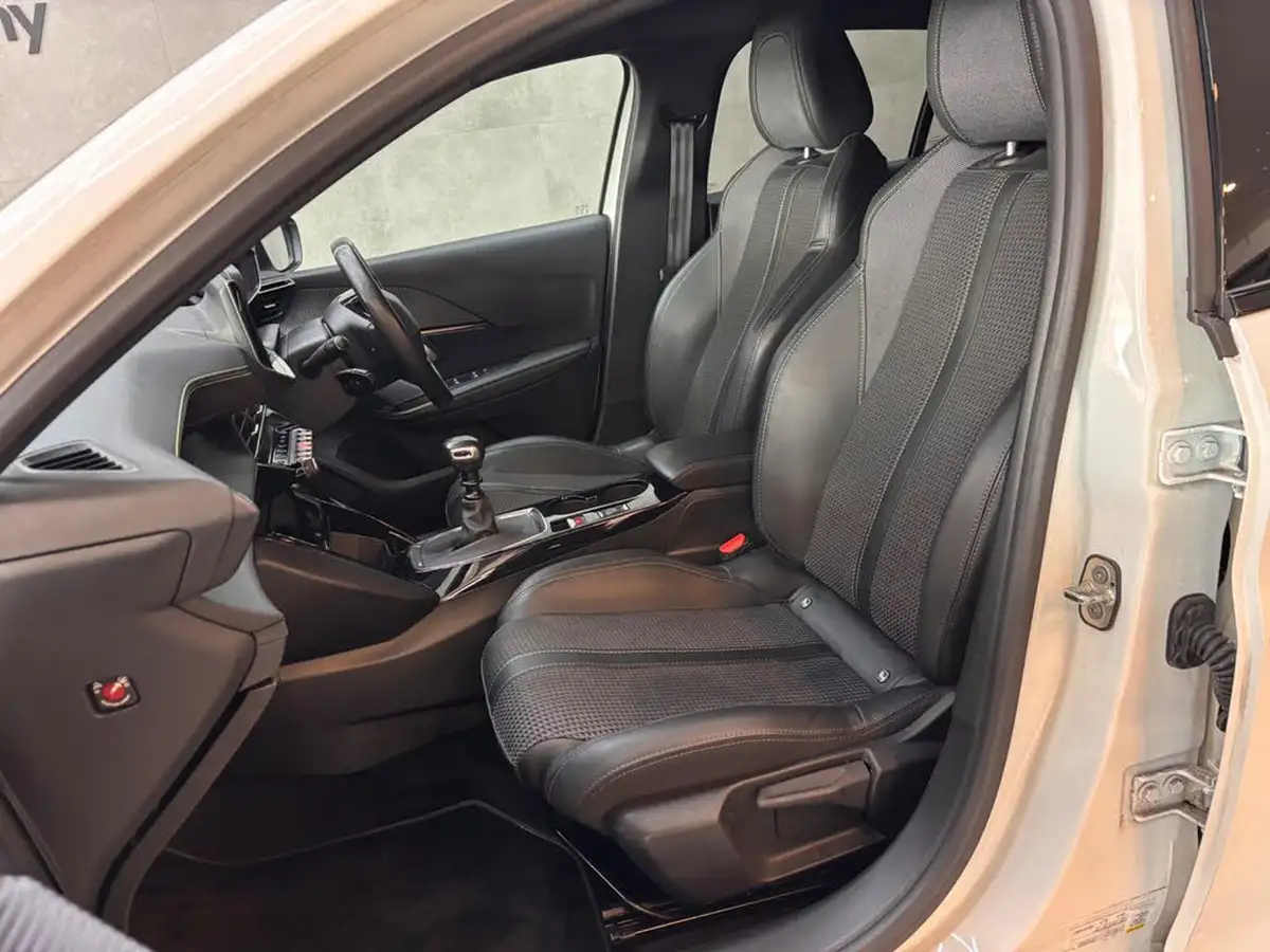 2023-peugeot-208-12-puretech-gt-100ps-big-16