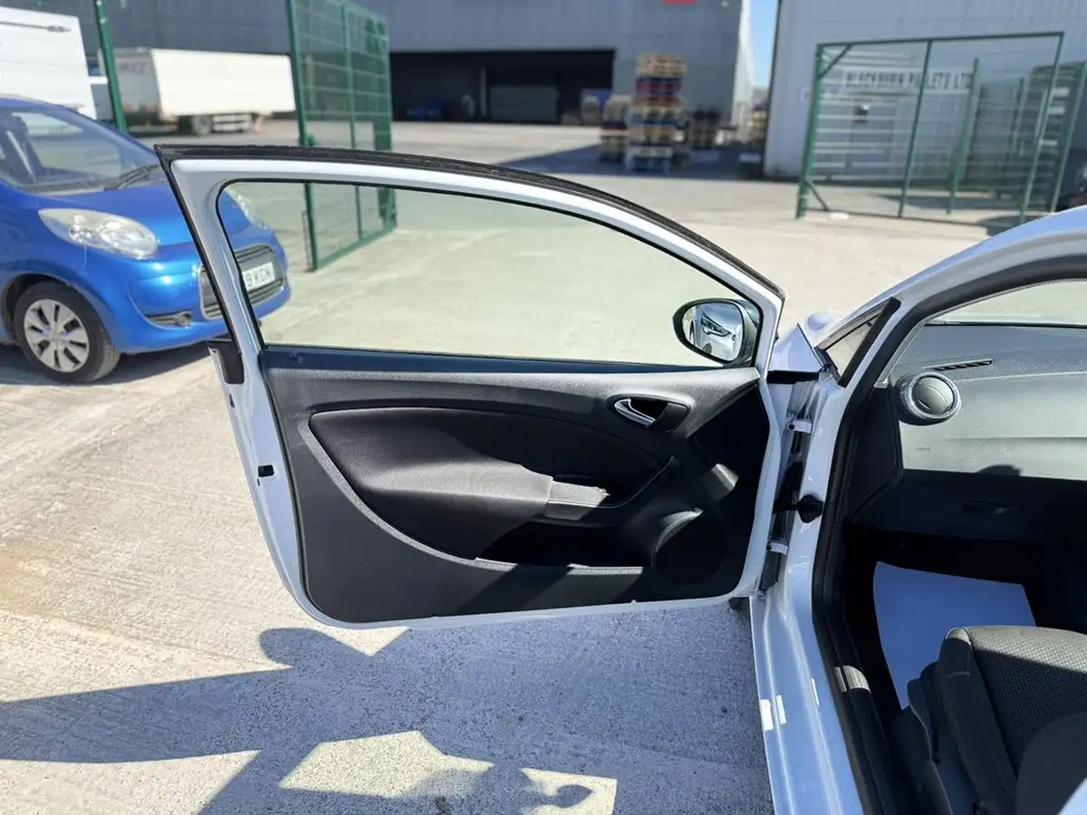 2017-seat-ibiza-12-tsi-fr-technology-110ps-sportcoupe-3d-big-44
