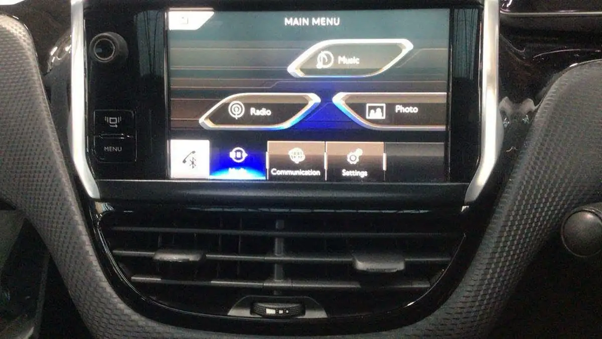 2014-peugeot-2008-crossover-16e-hdi-allure-92bhp-egc-big-12