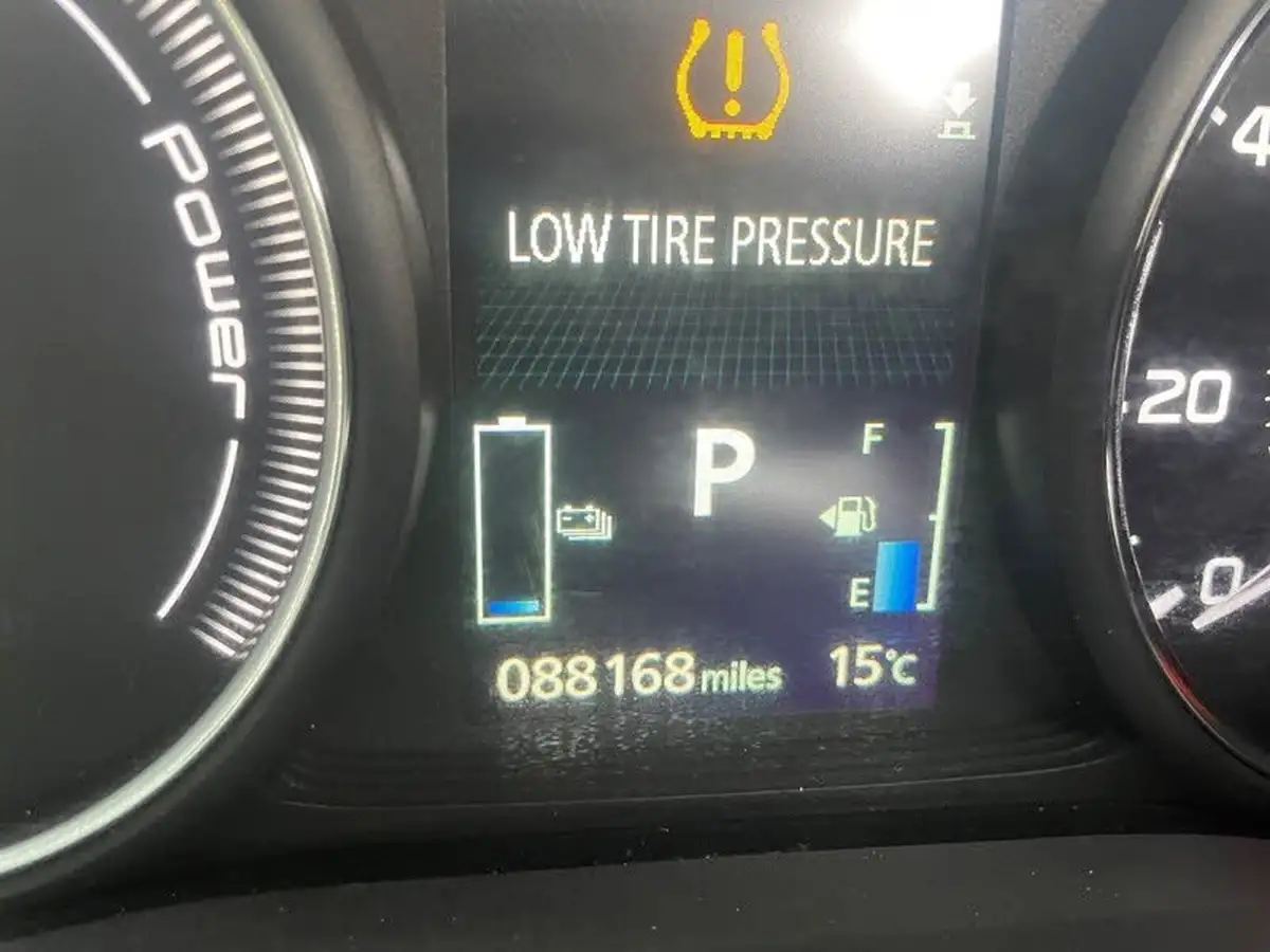 2015-mitsubishi-outlander-20-gx4h-phev-big-55