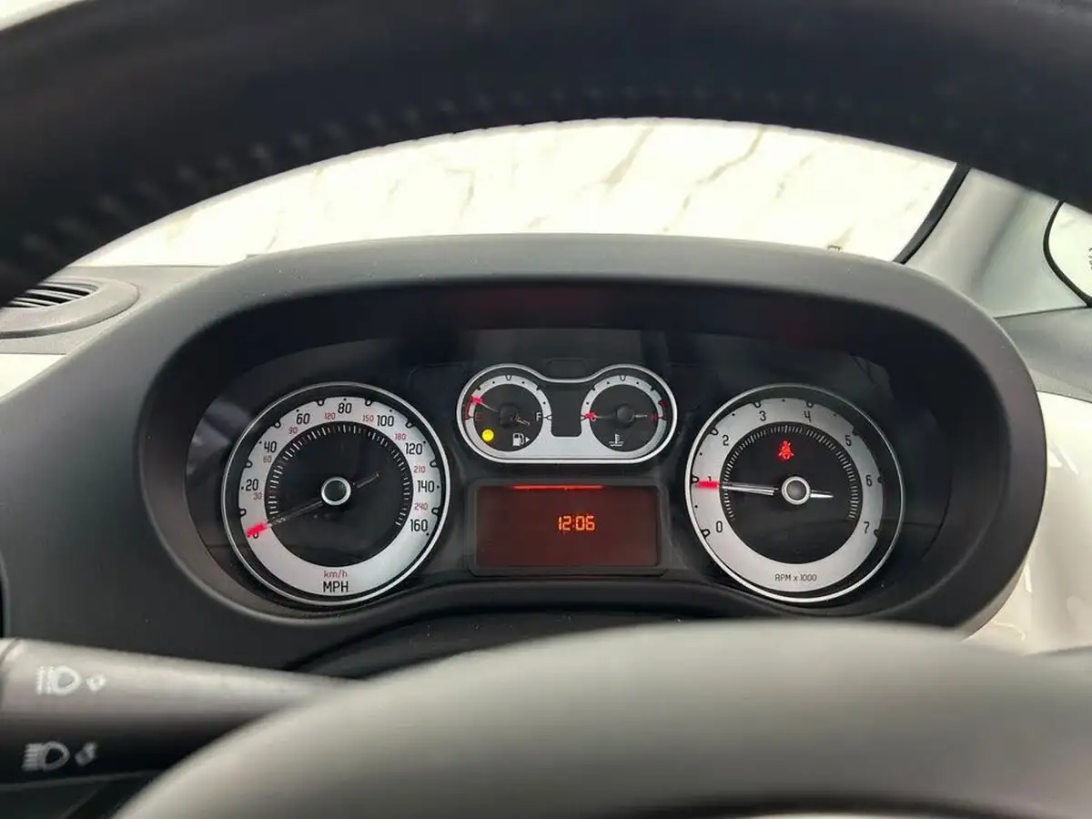 2015-fiat-500l-16multijet-trekking-105bhp-big-15