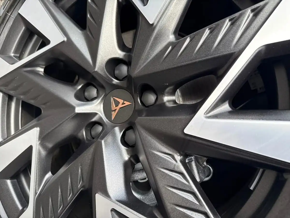 2025-cupra-formentor-15-e-hybrid-v2-big-24