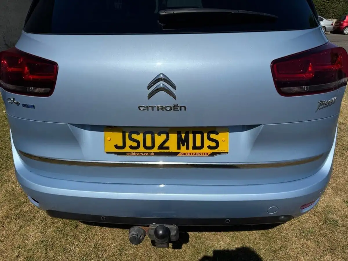 2016-citroen-c4-picasso-16bluehdi-exclusive-eat6-big-10