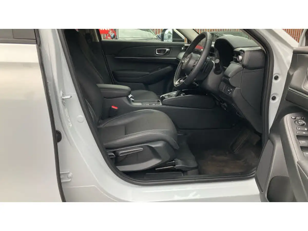 2025-honda-hr-v-15-i-mmd-advance-big-37