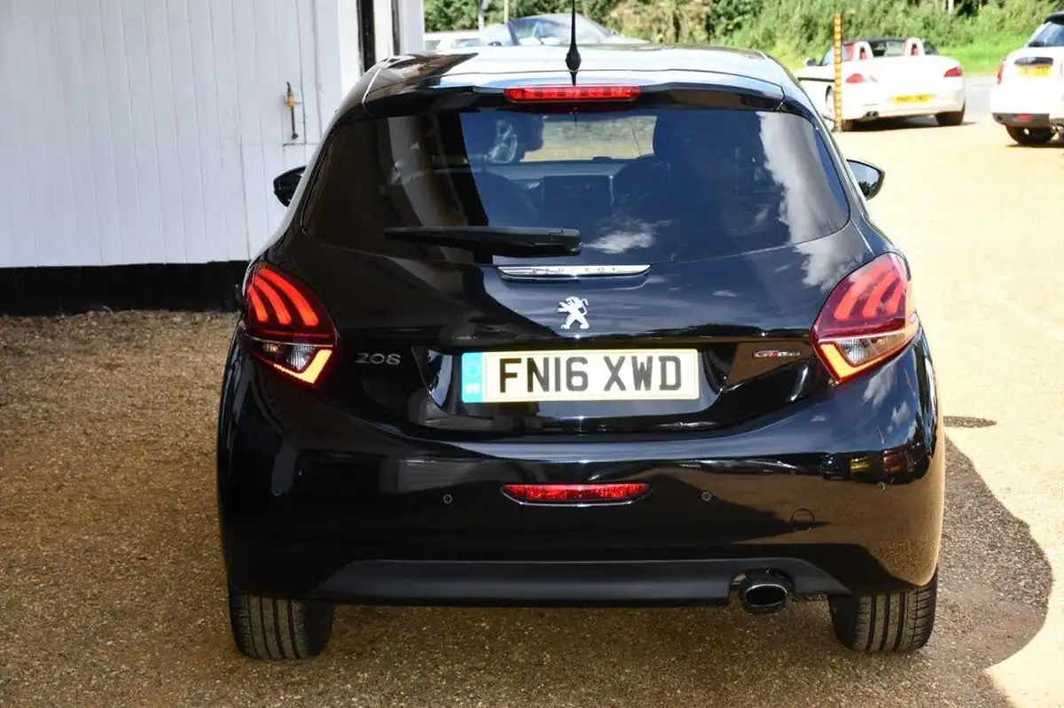 2016-peugeot-208-12-puretech-gt-line-5d-big-7