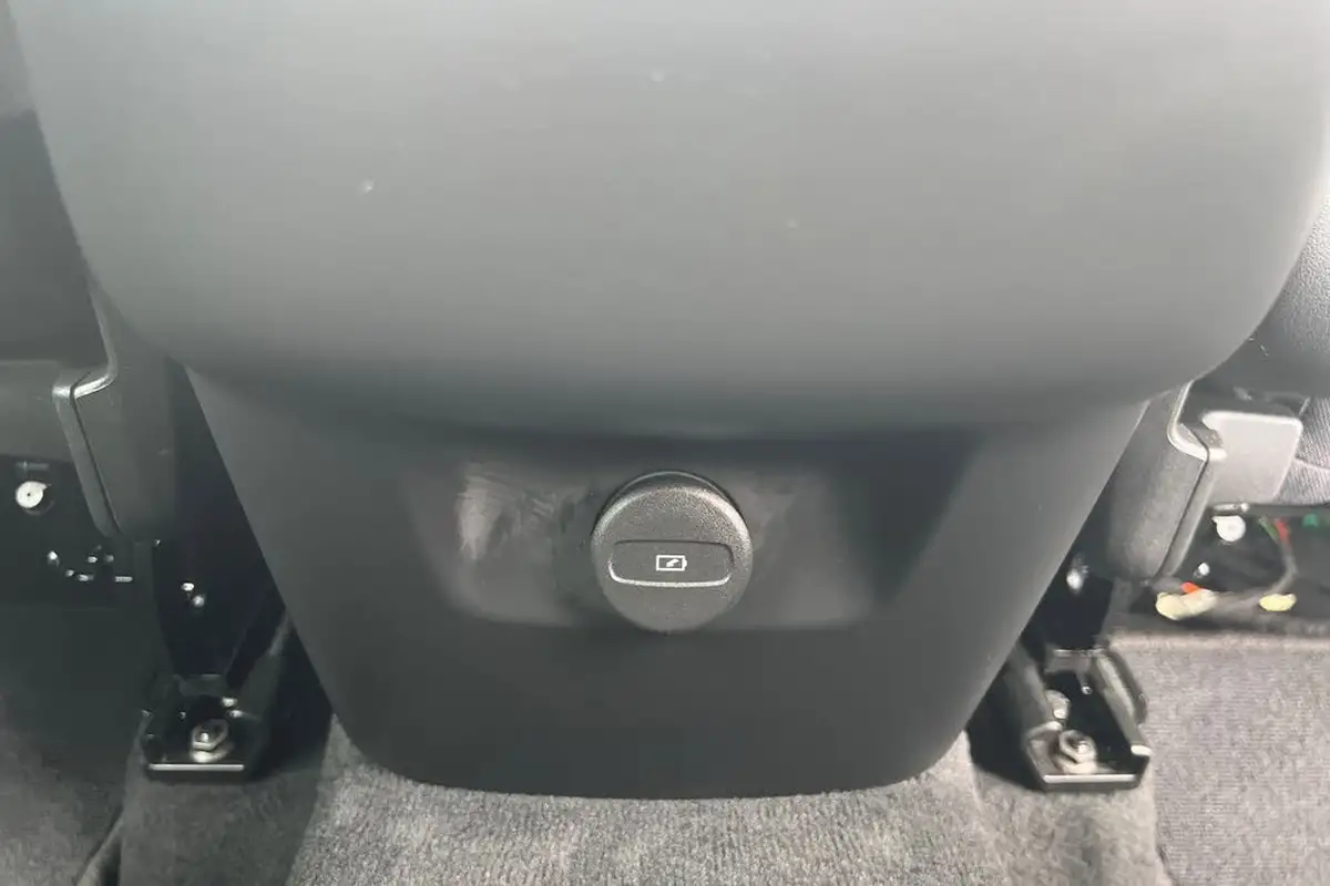 2021-volvo-xc60-20td-b4-momentum-awd-big-27