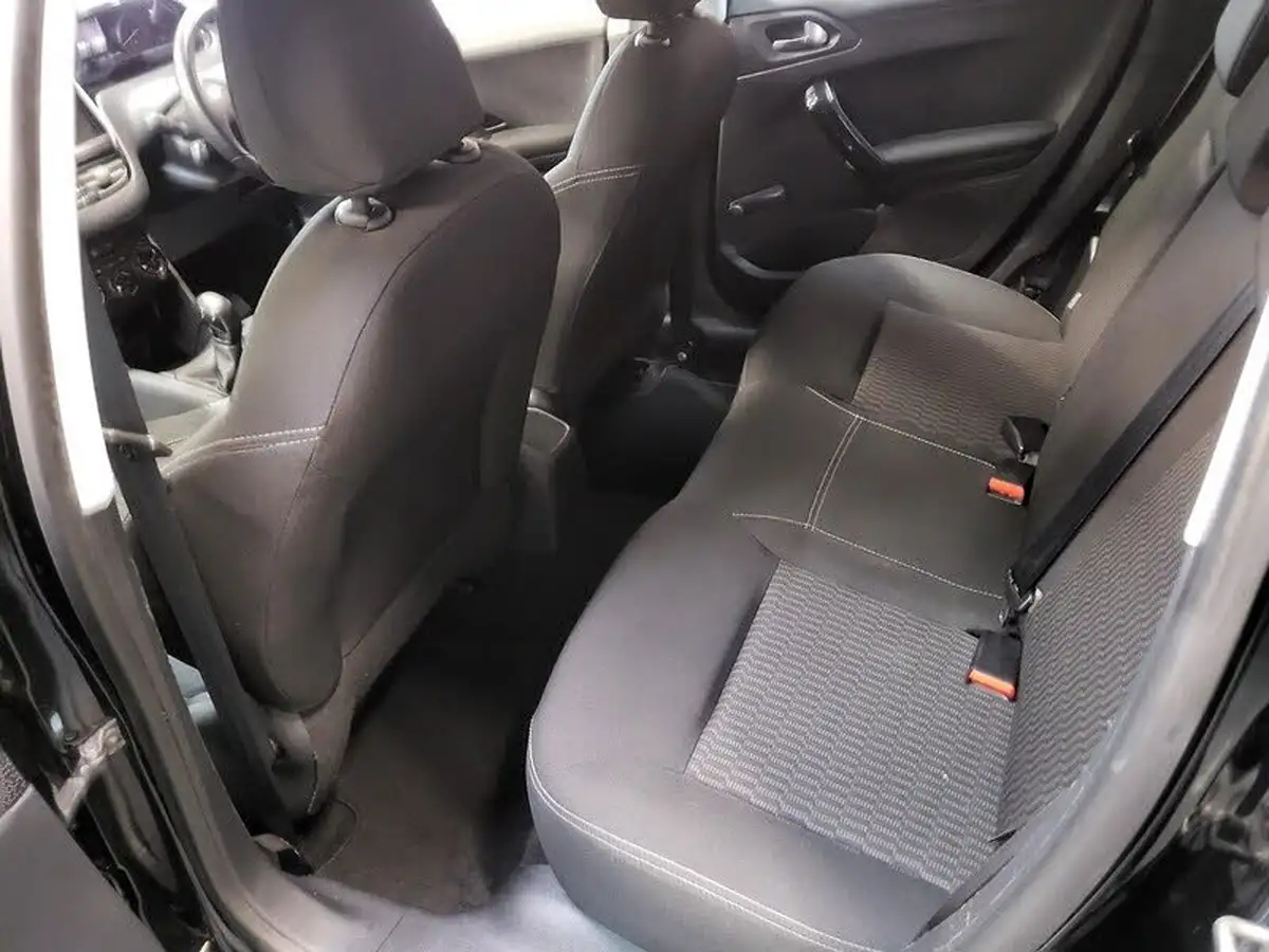 2015-peugeot-208-12-puretech-active-5d-big-20