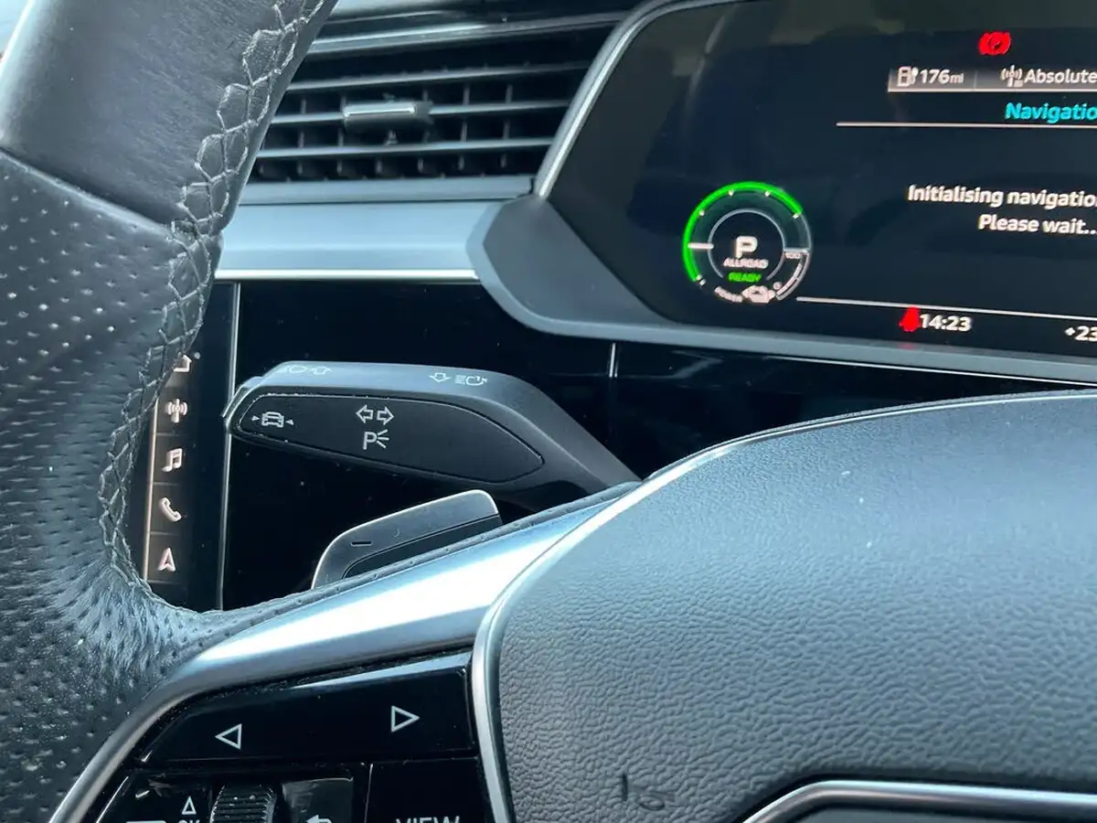 2021-audi-e-tron-55e-s-line-sportback-big-17