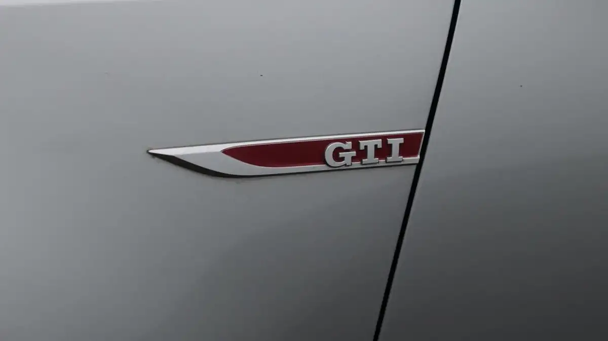 2017-volkswagen-polo-18-tsi-gti-bmtss-5d-big-20