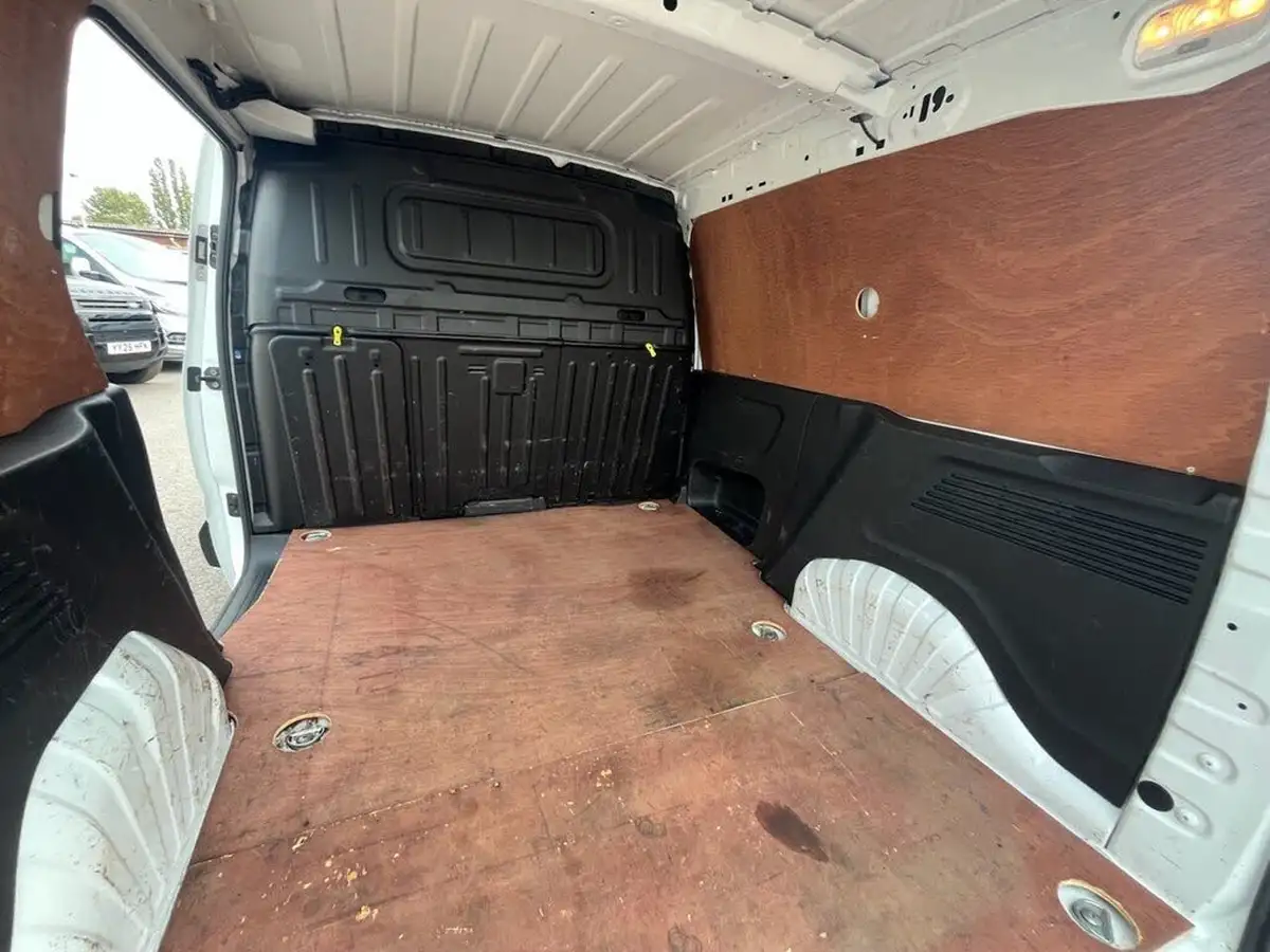 2021-vauxhall-combo-15cdti-sportive-2300-100pseu6dt-l1h1-panel-big-22