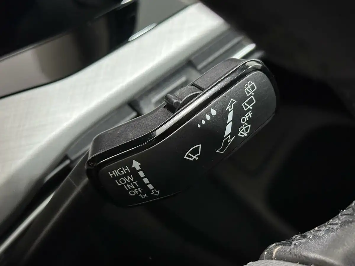 2022-volkswagen-golf-15-tsi-life-150ps-hatchback-big-15